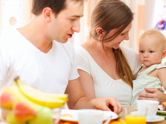 Breastfeeding mom's diet and food choices